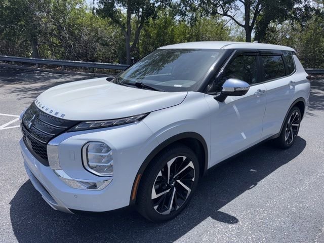 Used 2022 Mitsubishi Outlander SE image 1