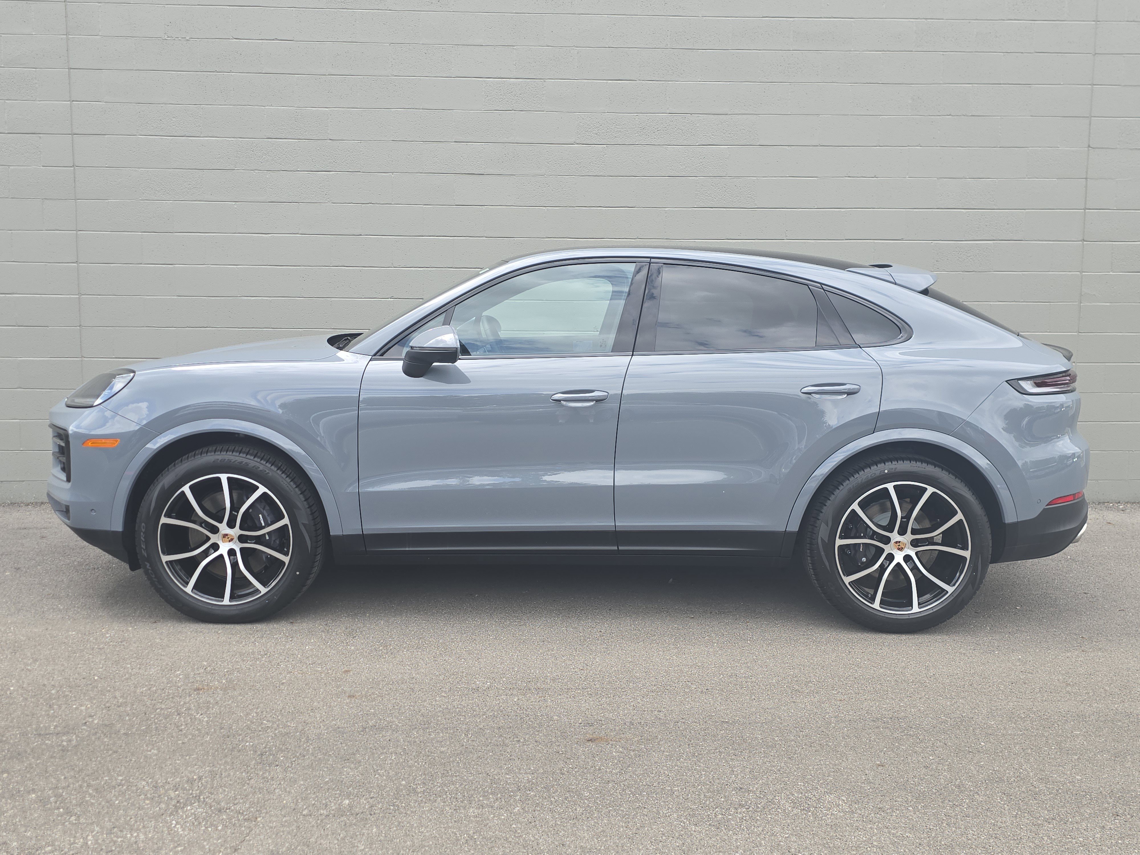 New 2026 Porsche Cayenne Coupe AWD/4WD image 2