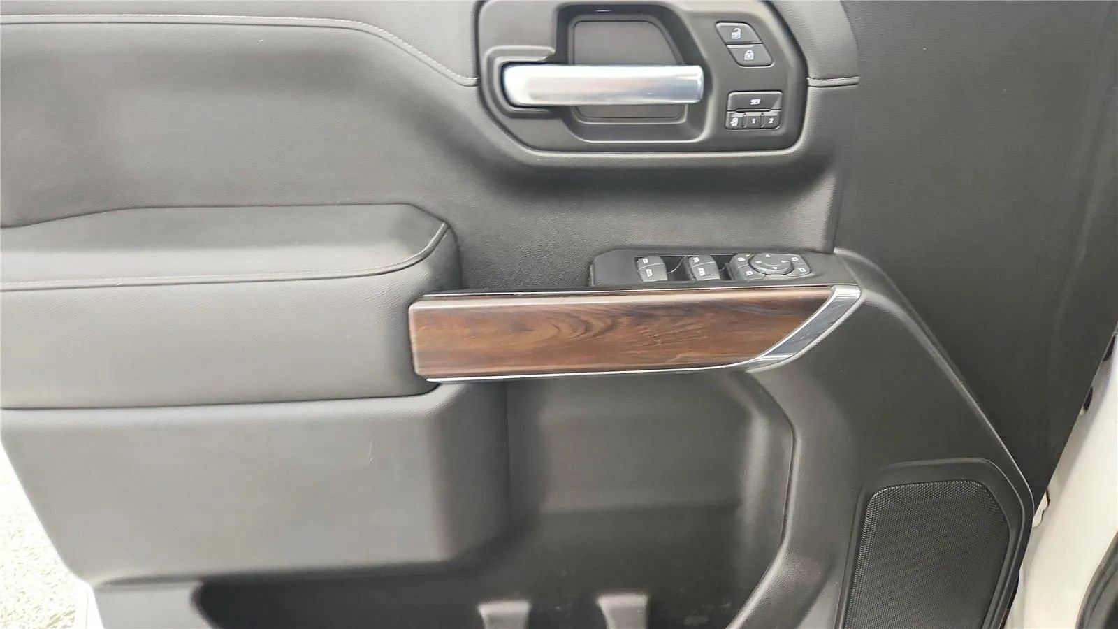 Used 2020 GMC Sierra 1500 SLT w/ SLT Convenience Package AWD/4WD image 32