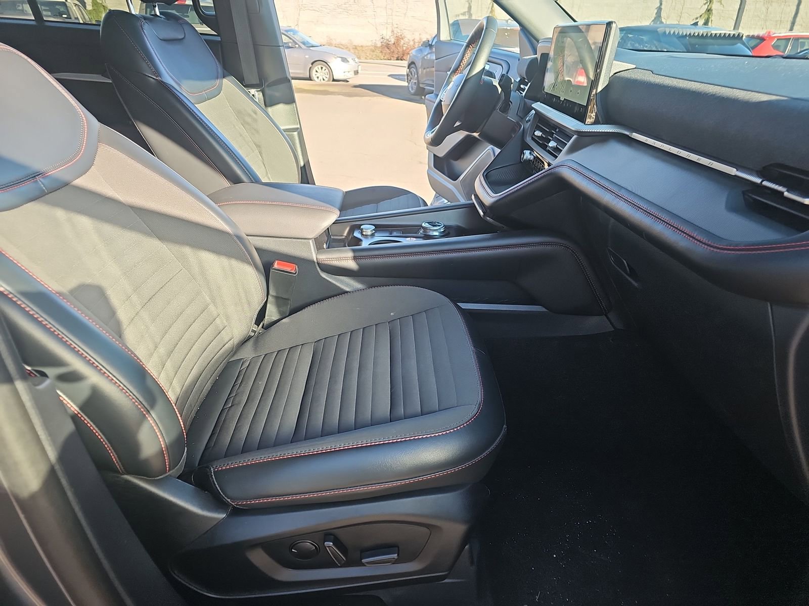 Used 2025 Ford Explorer ST-Line image 18