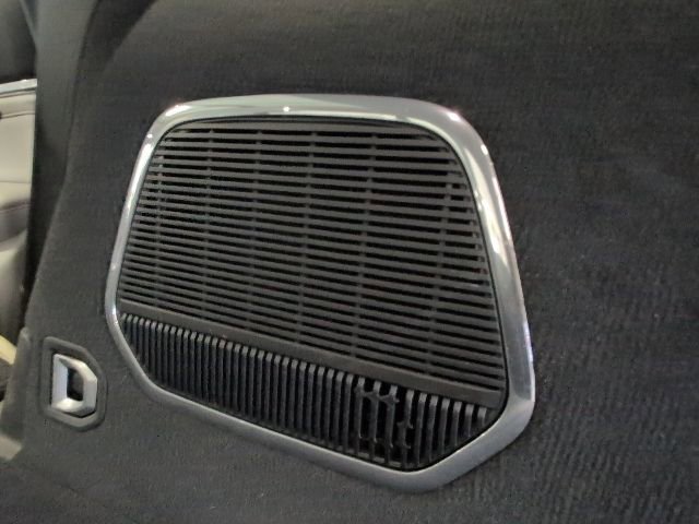 Used 2022 Jeep Grand Cherokee Overland w/ Luxury Tech Group IV AWD/4WD image 39