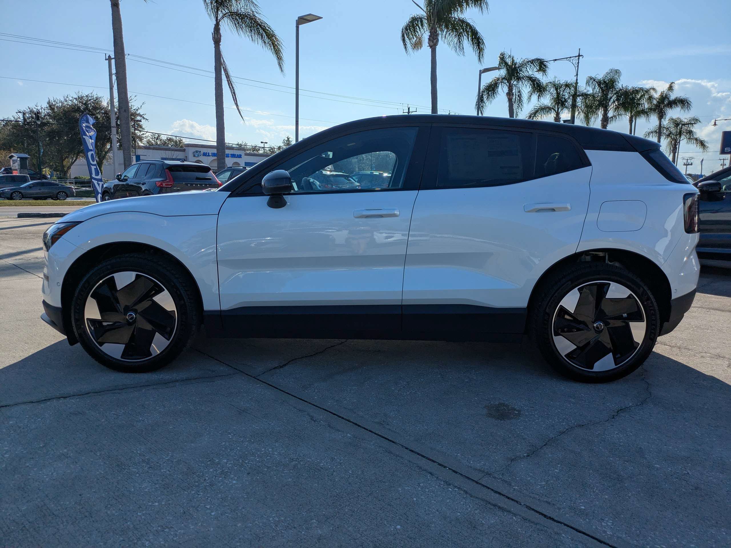 New 2025 Volvo EX30 Ultra w/ Protection Package Premier AWD/4WD image 7