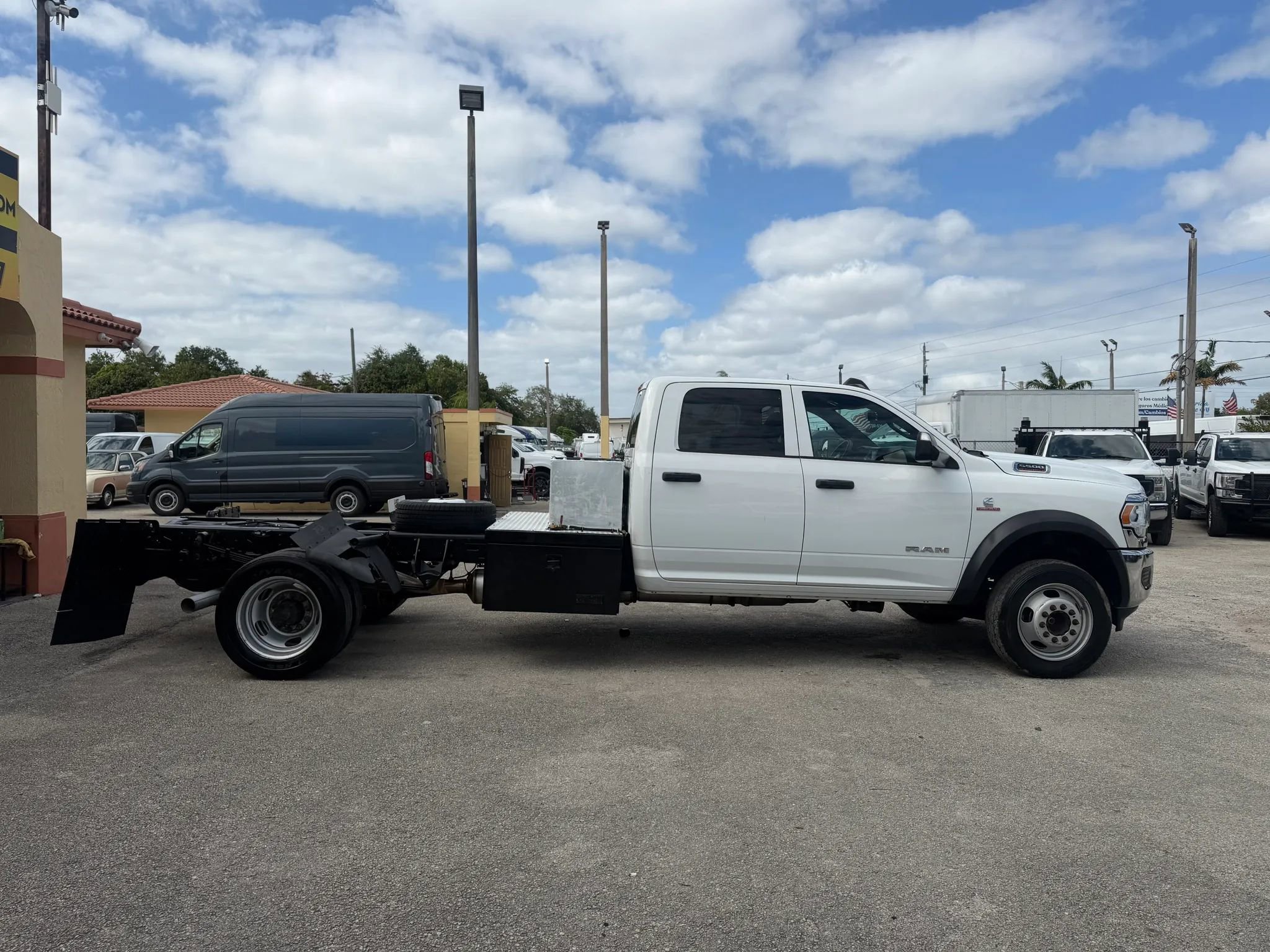 Used 2021 RAM 5500 Tradesman w/ Chrome Appearance Group AWD/4WD image 6