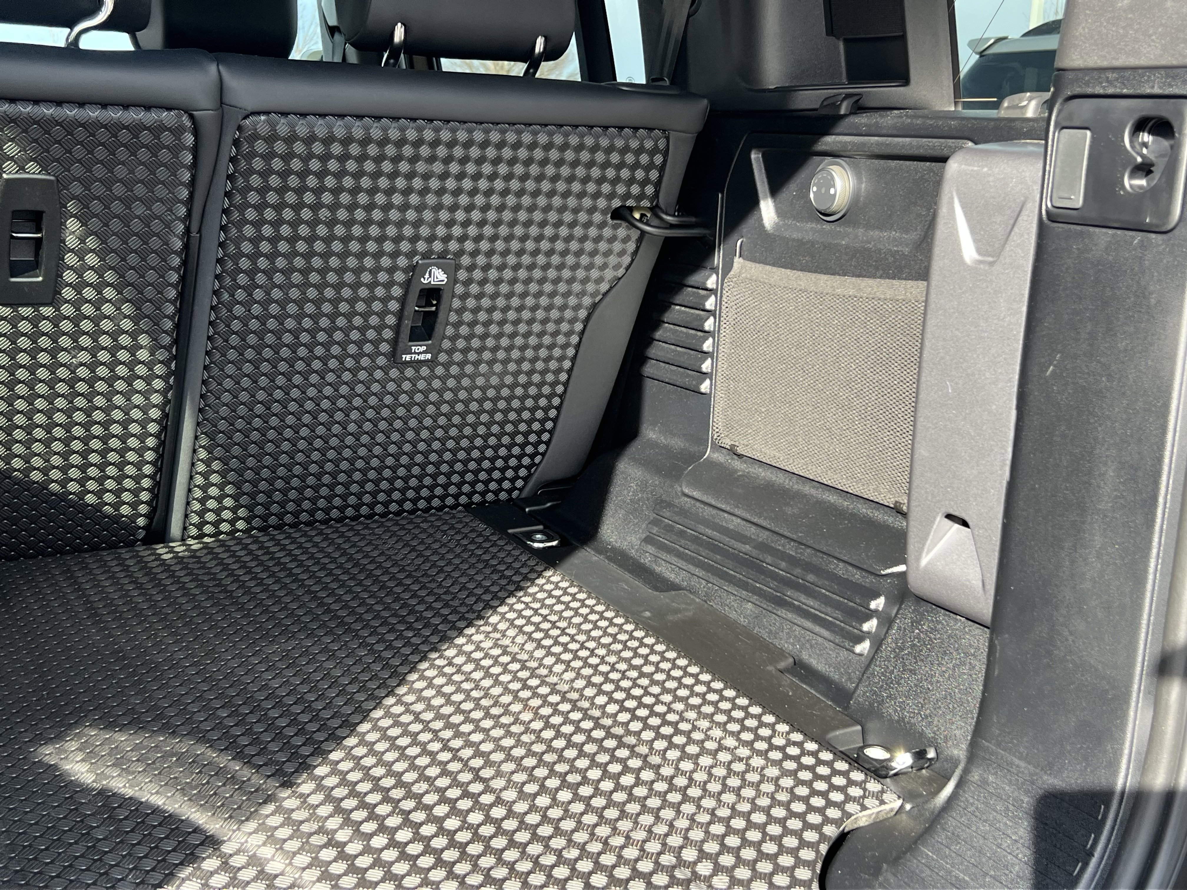 Certified 2024 Land Rover Defender 110 X-Dynamic SE image 35