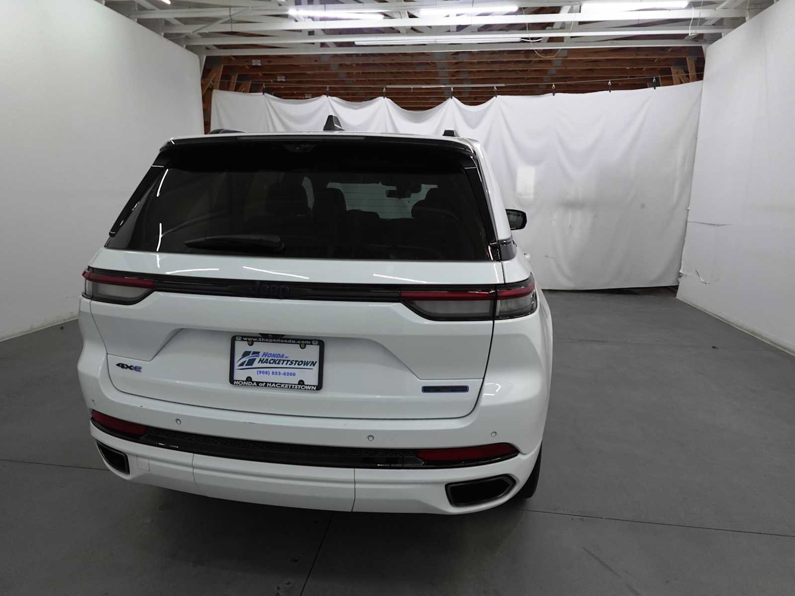 Used 2023 Jeep Grand Cherokee 30th Anniversary AWD/4WD image 5