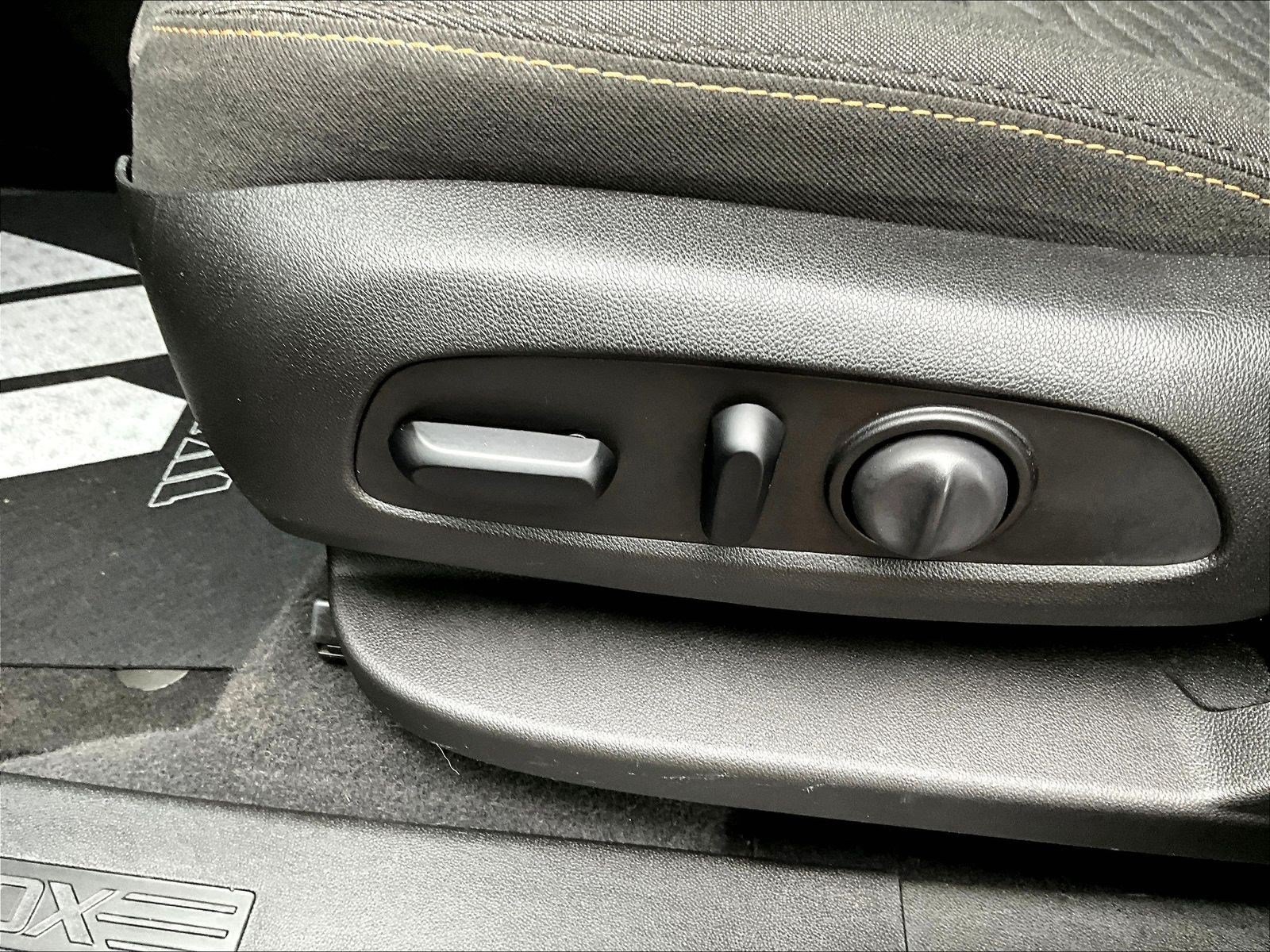 Used 2019 Chevrolet Equinox LT FWD image 34