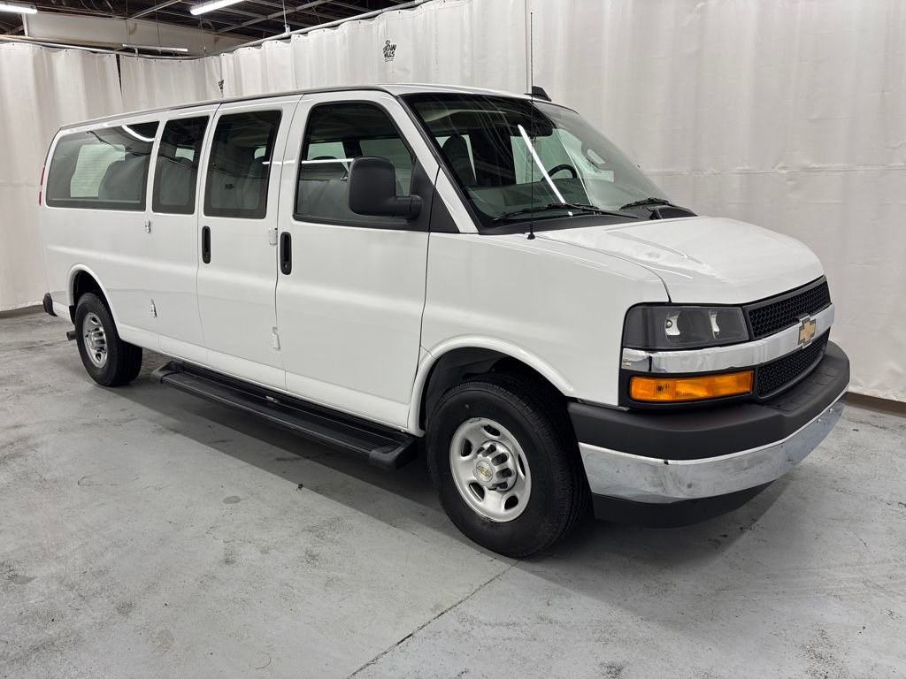New 2024 Chevrolet Express 3500 Extended RWD image 7