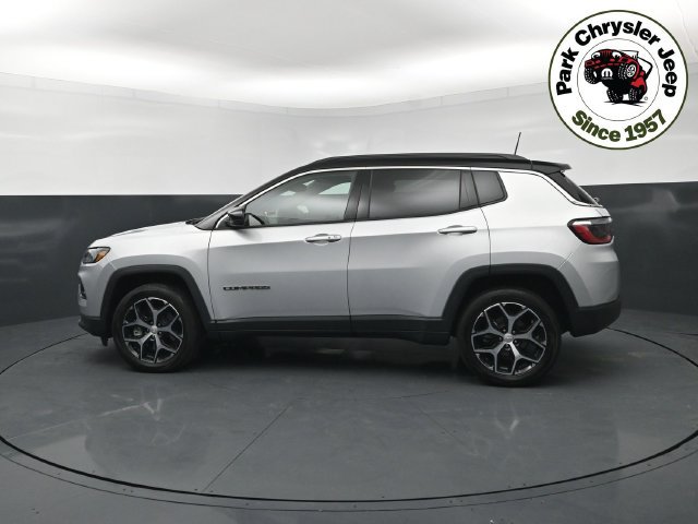 Used 2024 Jeep Compass Limited AWD/4WD image 3