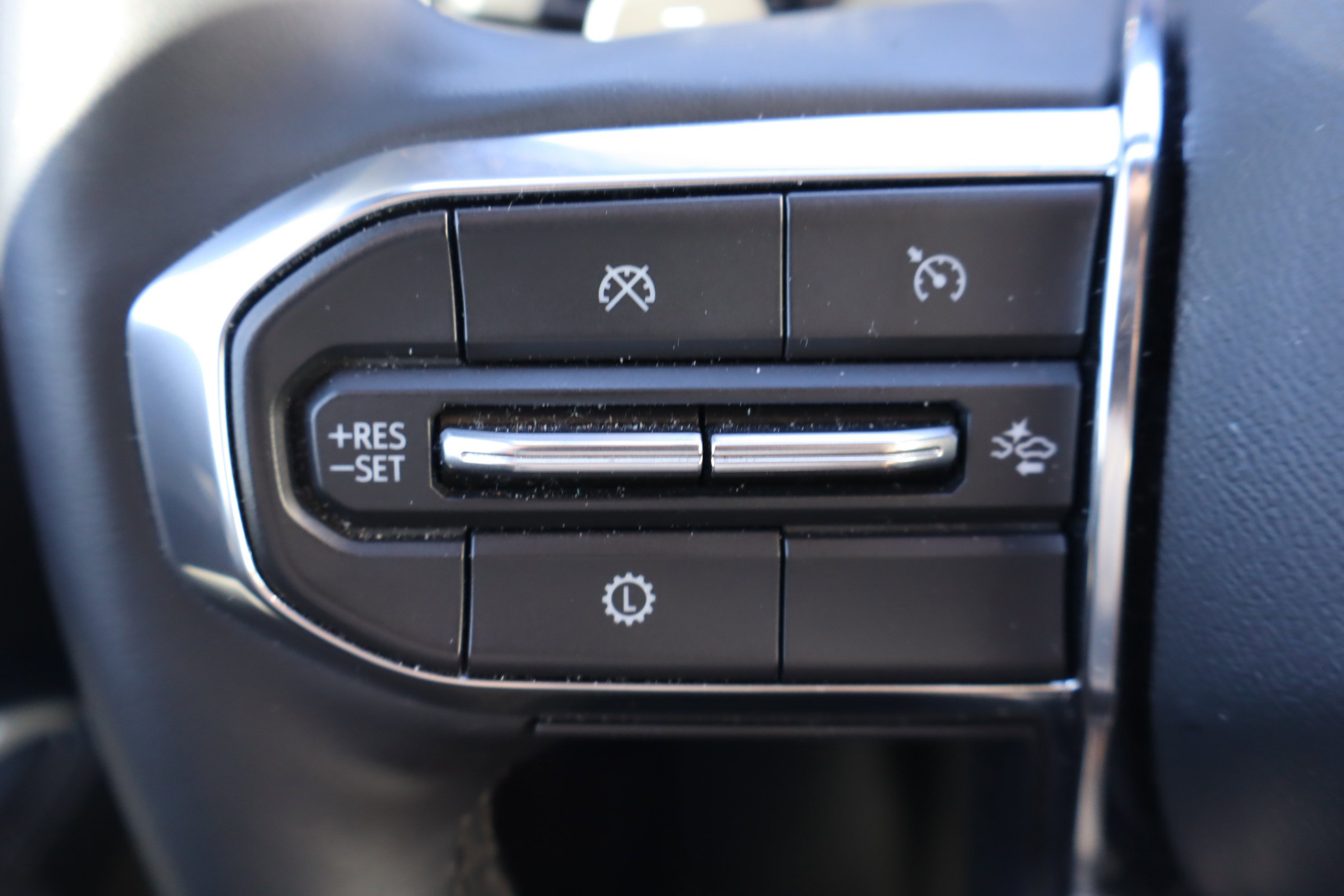 Used 2024 GMC Acadia Elevation w/ Black Edition image 19