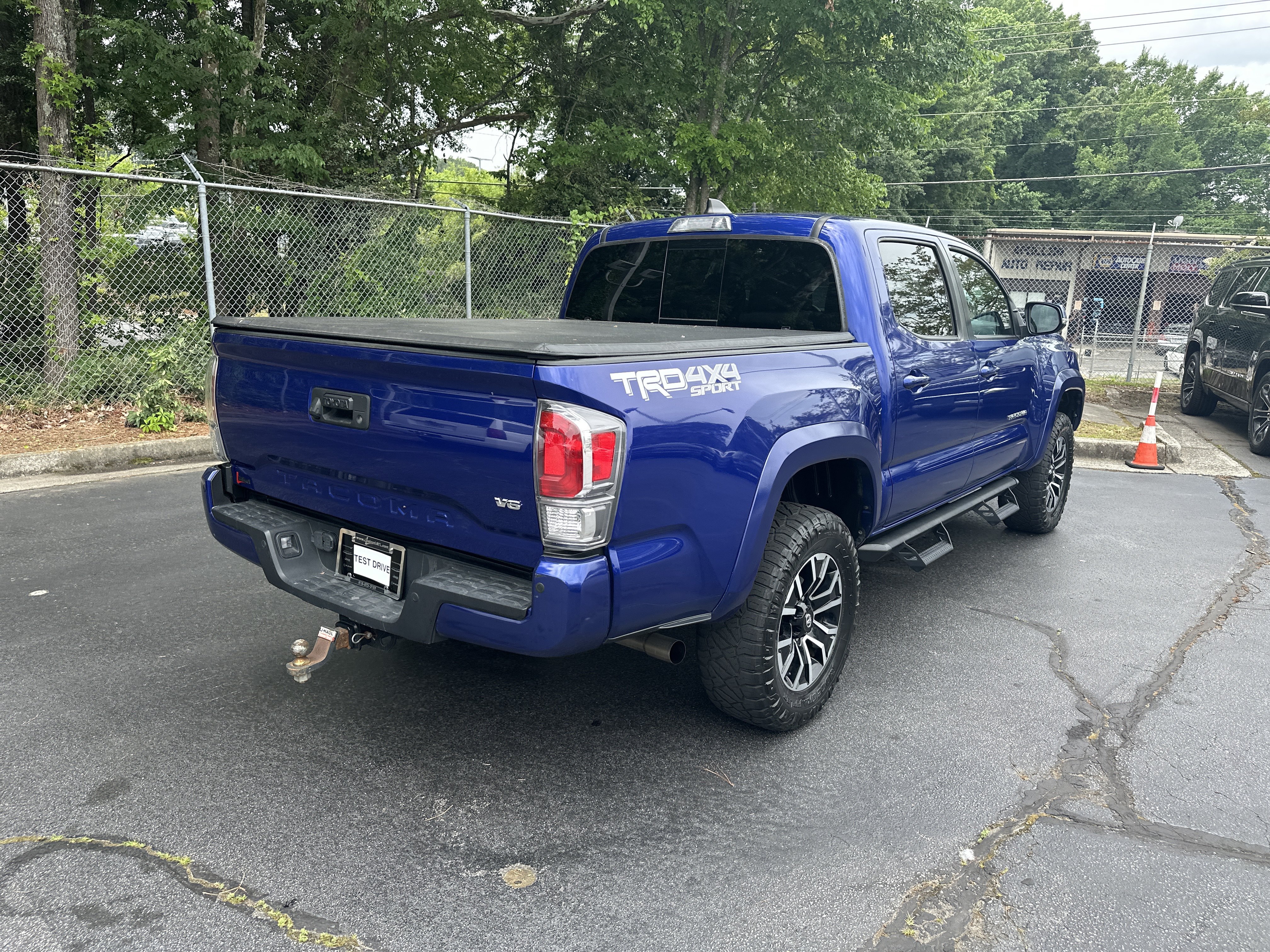Used 2022 Toyota Tacoma TRD Sport w/ Technology Package AWD/4WD image 9
