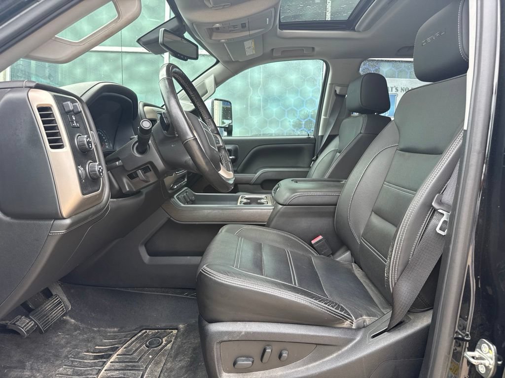Used 2018 GMC Sierra 2500 Denali w/ Duramax Plus Package AWD/4WD image 9