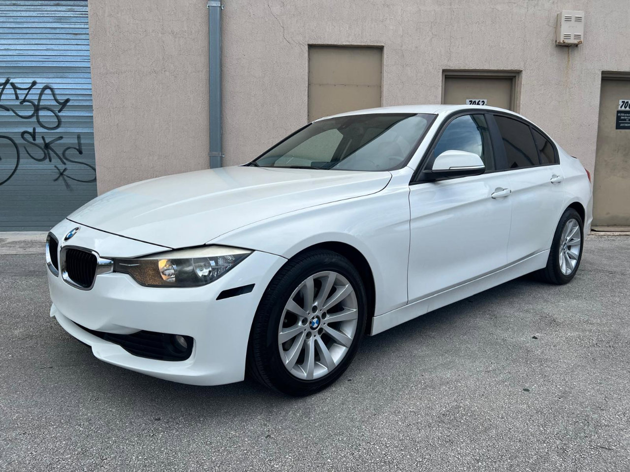 Used 2014 BMW 320i 4dr Sdn 320i RWD image 4