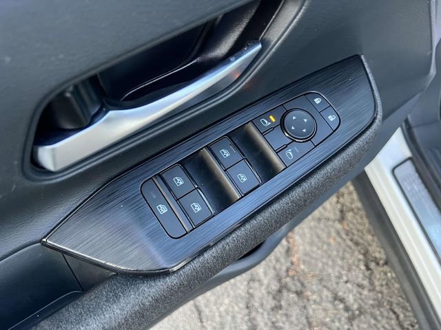 Used 2025 Nissan Kicks SV w/ Illumination Package image 17