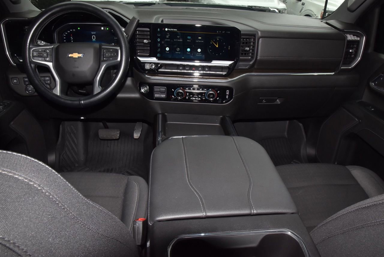 Used 2024 Chevrolet Silverado 2500 LT AWD/4WD image 16