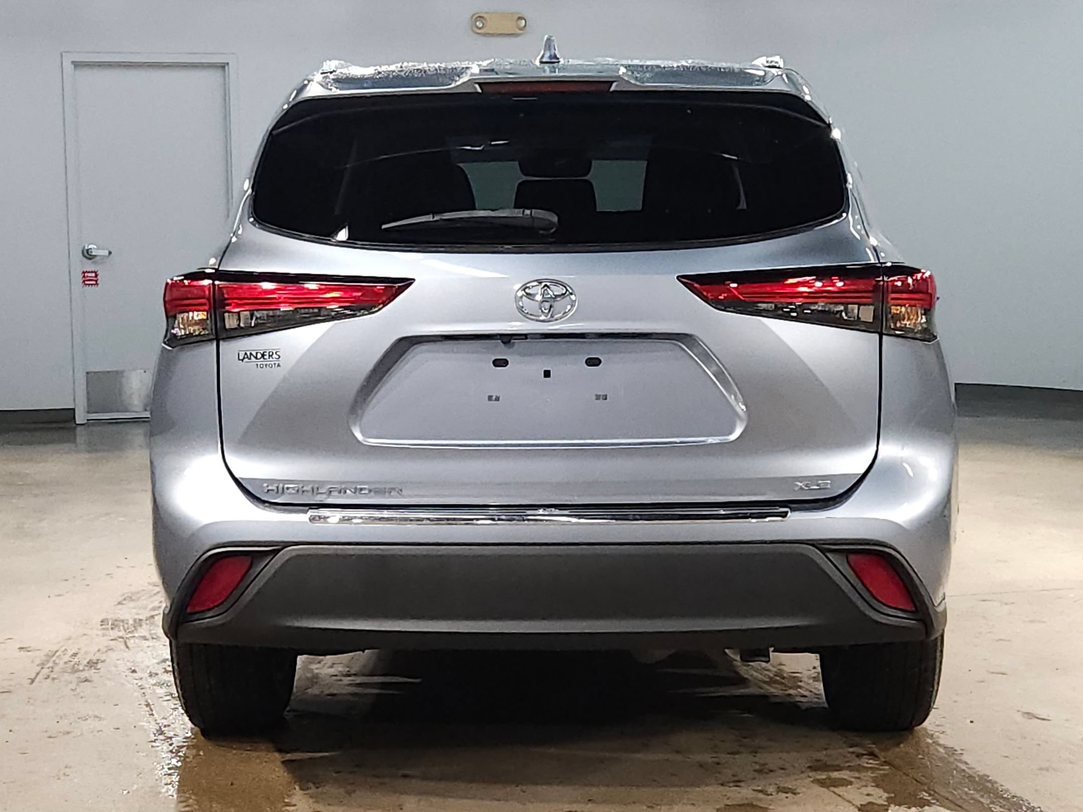 Used 2021 Toyota Highlander XLE FWD image 6