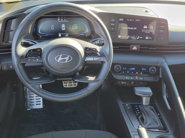 Used 2025 Hyundai Elantra Sport image 4