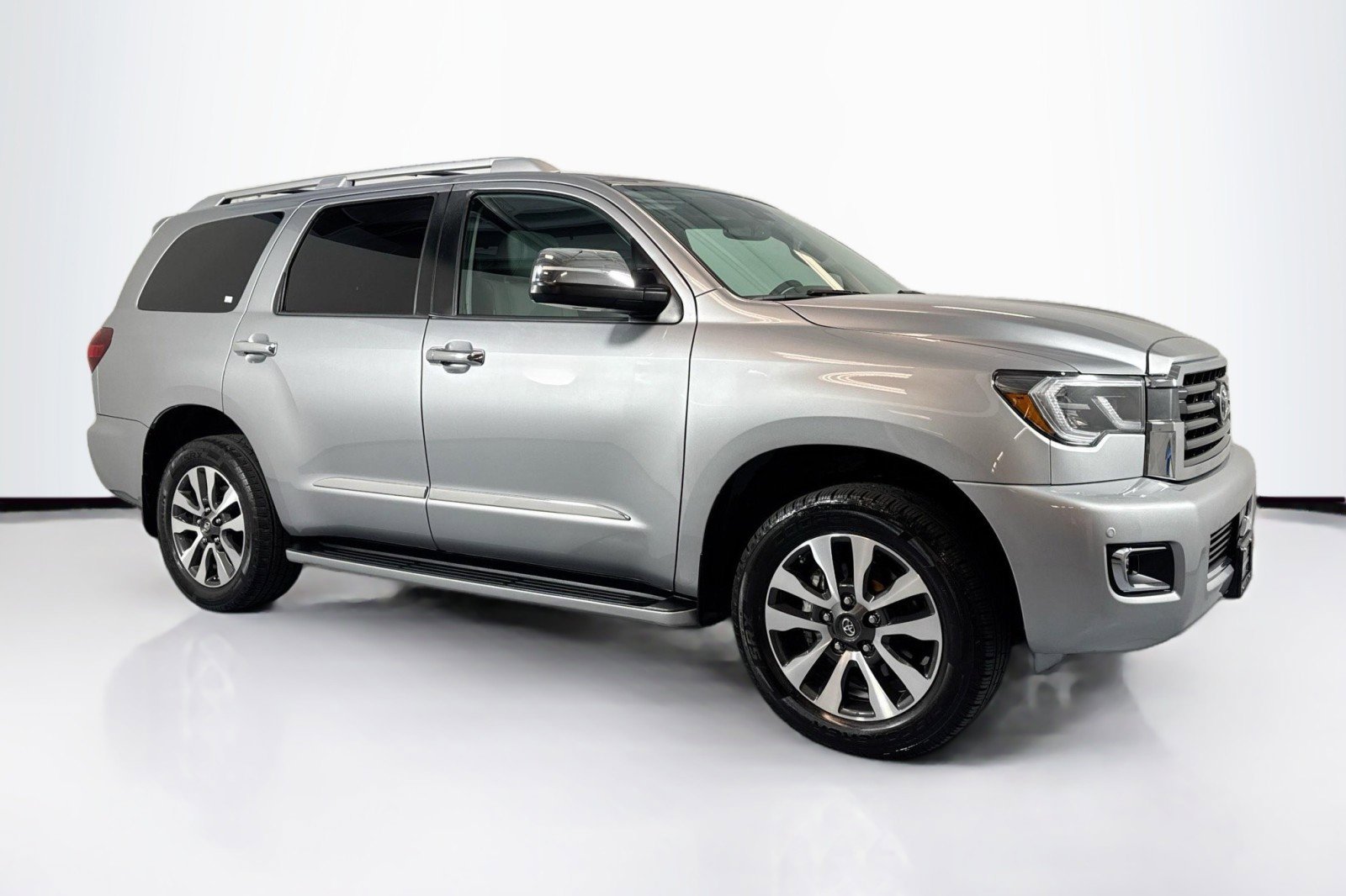 Used 2019 Toyota Sequoia Limited w/ Safety & Convenience Package AWD/4WD image 3