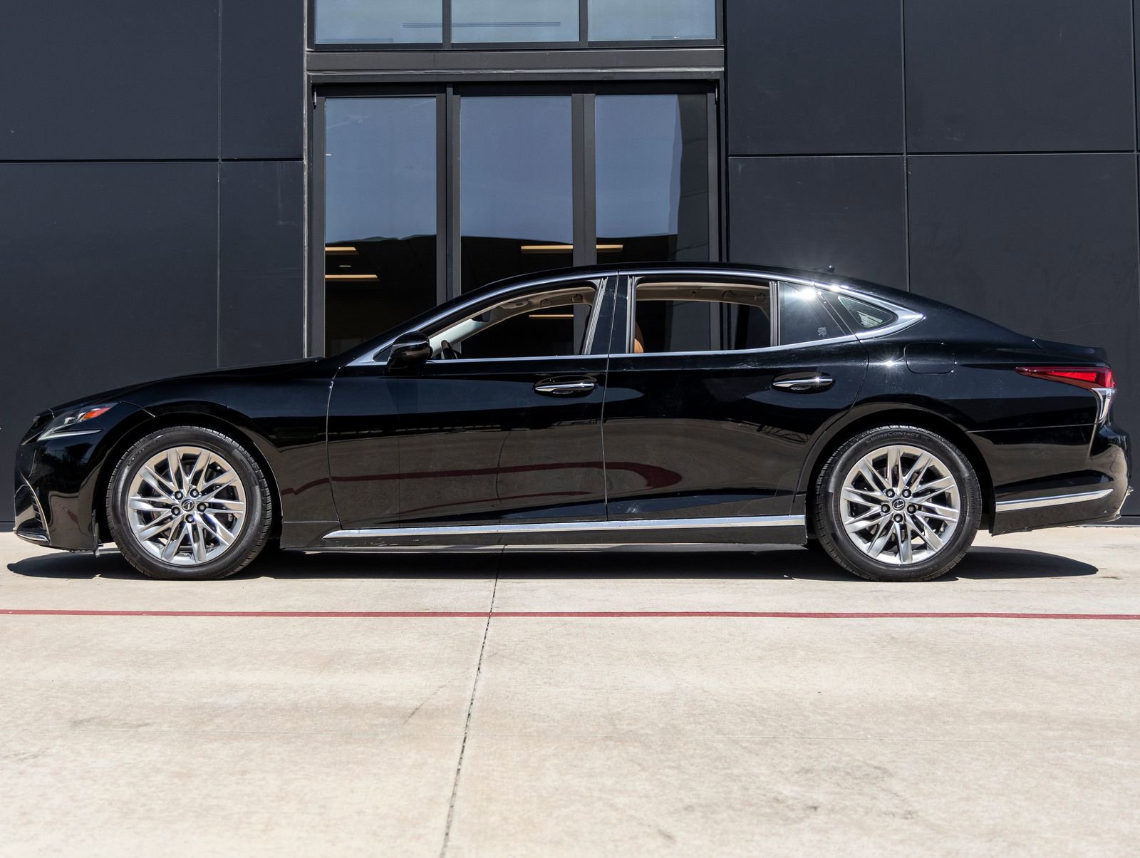 Used 2019 Lexus LS 500 w/ Accessory Package (Z2) image 9