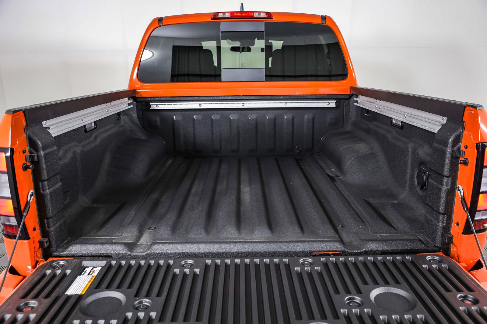New 2025 Nissan Frontier PRO-4X w/ Pro Convenience Package image 16
