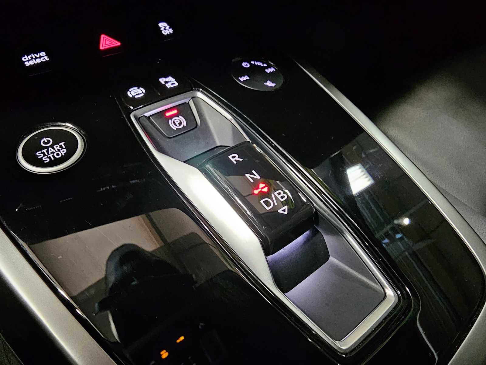 Used 2023 Audi Q4 e-tron Premium Plus w/ Premium Plus image 32