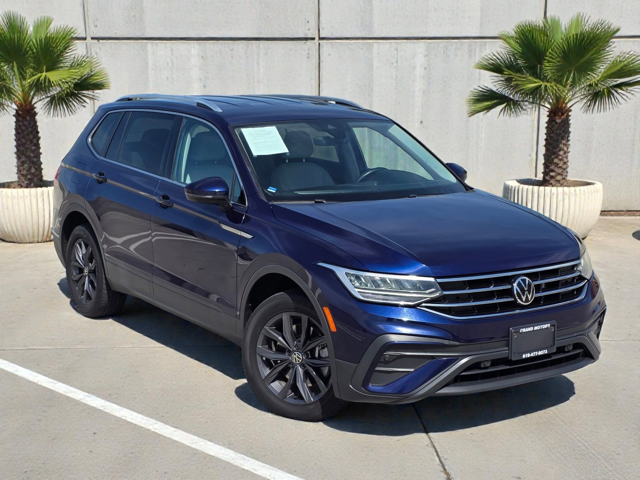 Used 2022 Volkswagen Tiguan SE FWD image 2