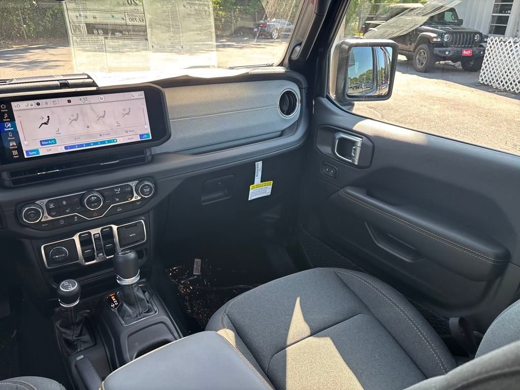 Used 2024 Jeep Wrangler Sahara image 15