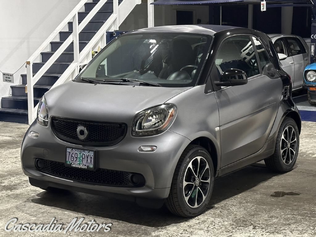 Used 2016 smart fortwo passion RWD image 4