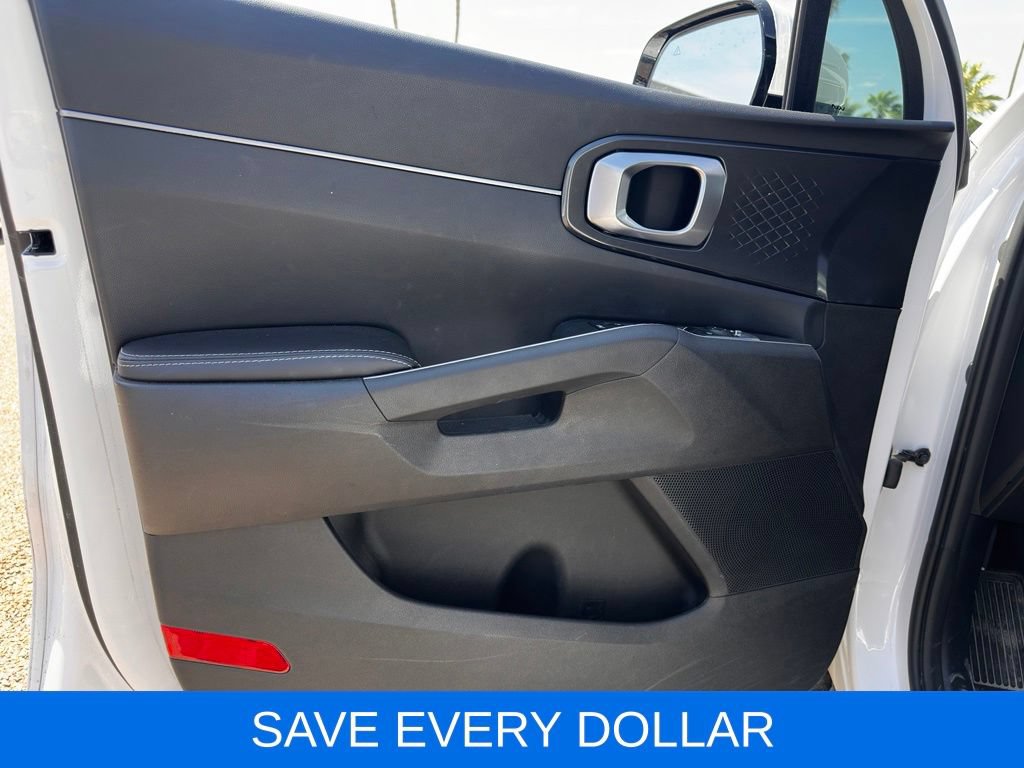Used 2025 Kia Sorento S w/ Panoramic Sunroof Package FWD image 6