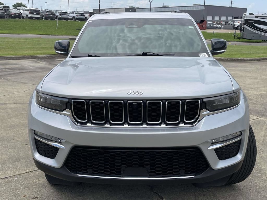 Used 2025 Jeep Grand Cherokee Limited w/ Luxury Tech Group II AWD/4WD image 8