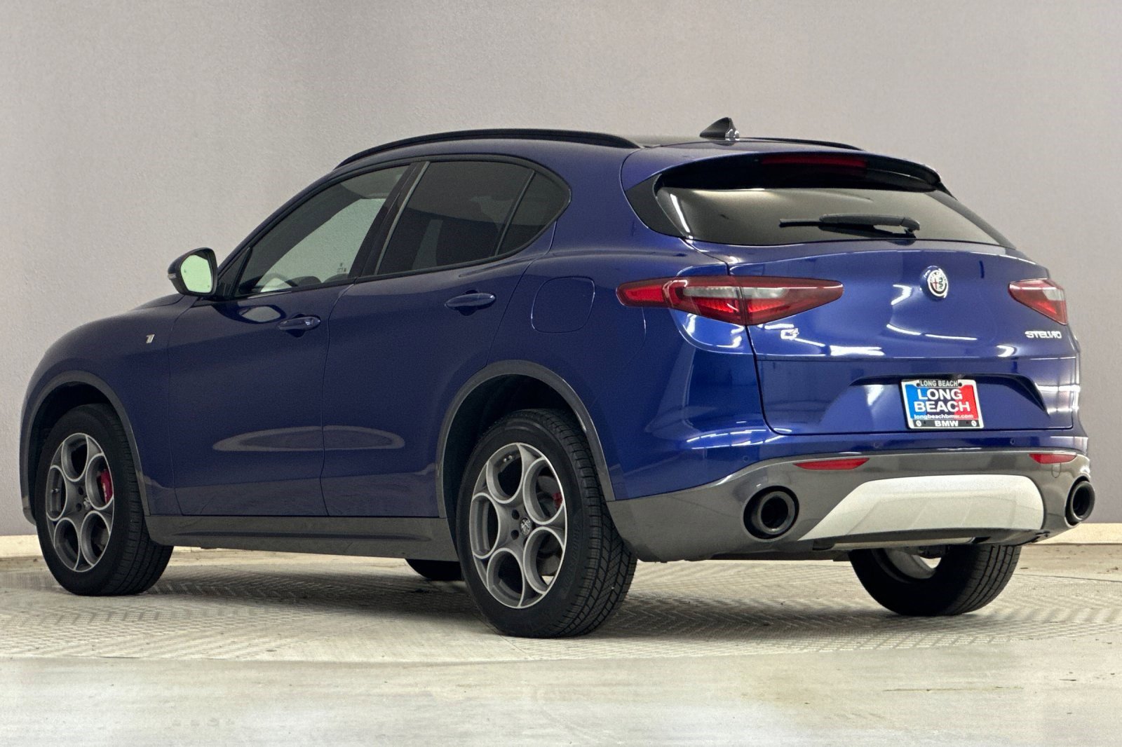 Used 2022 Alfa Romeo Stelvio Ti image 3