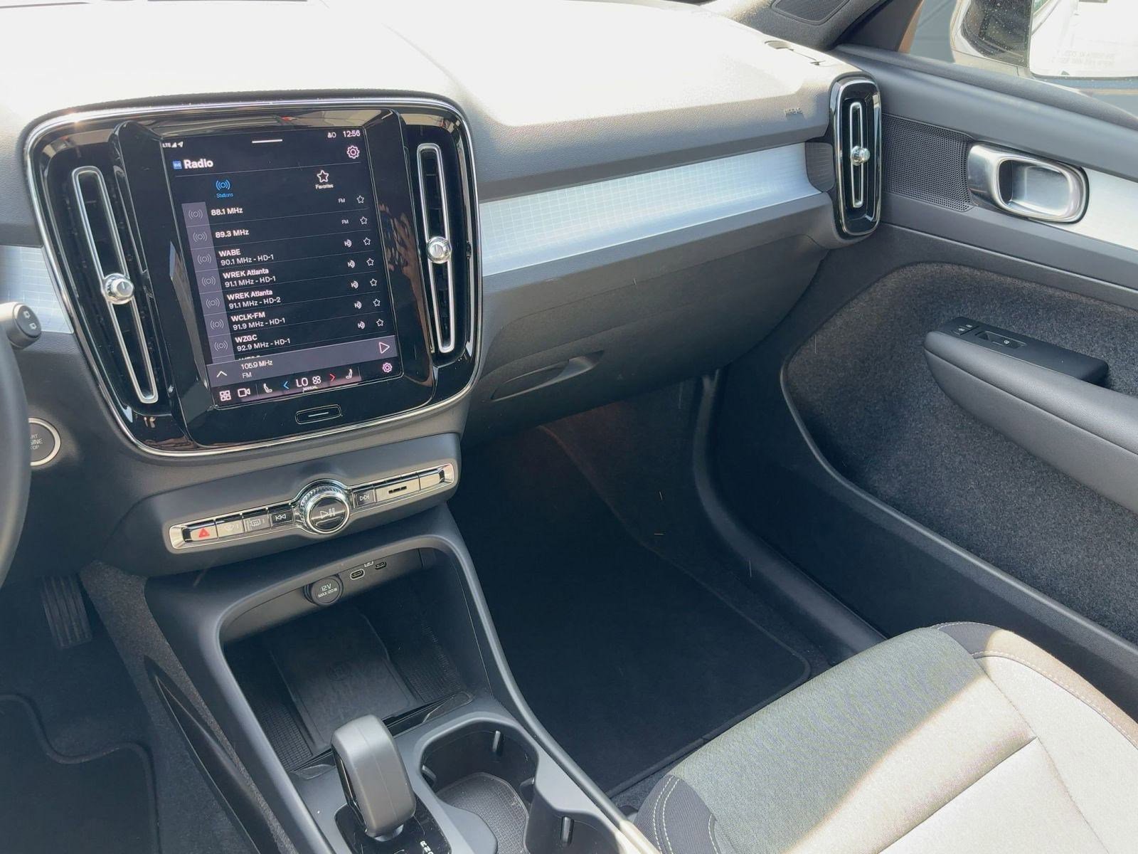 Certified 2024 Volvo XC40 B5 Core image 24