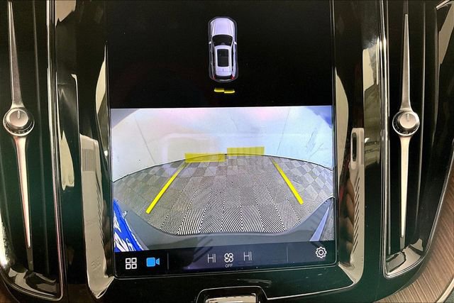 Used 2023 Volvo XC60 B5 Plus image 21