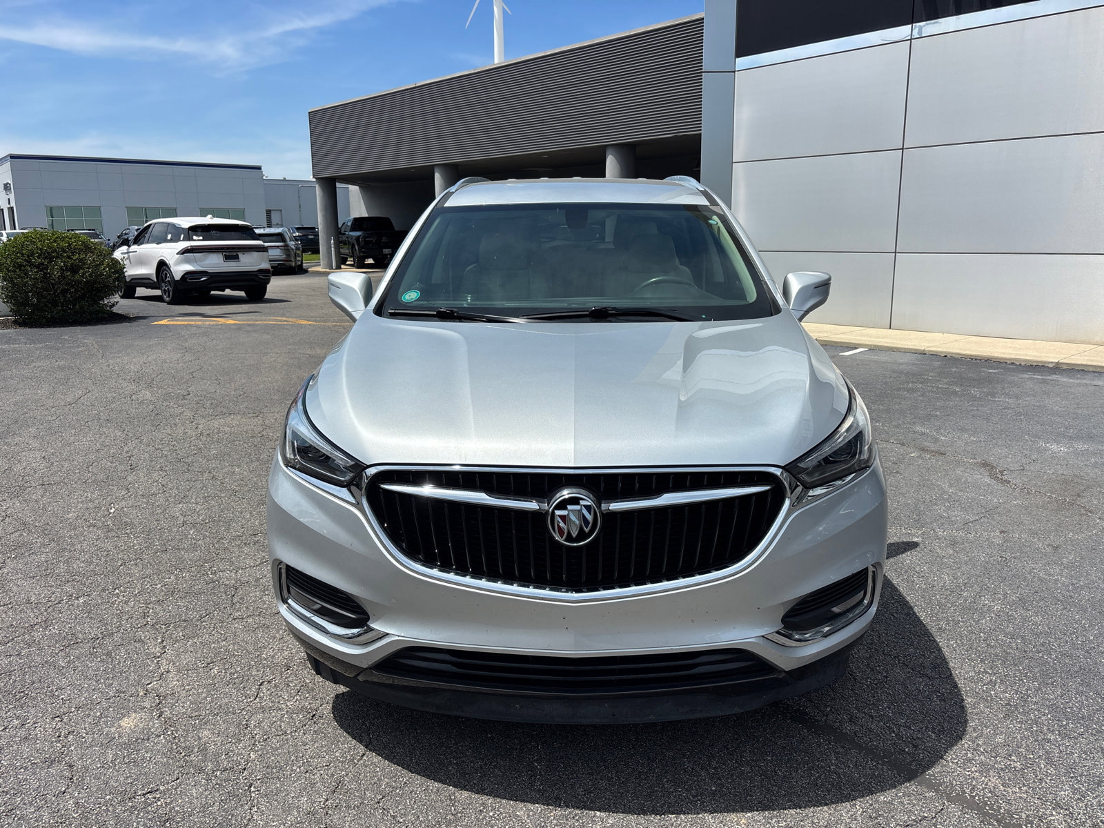 Used 2019 Buick Enclave Essence AWD/4WD image 2