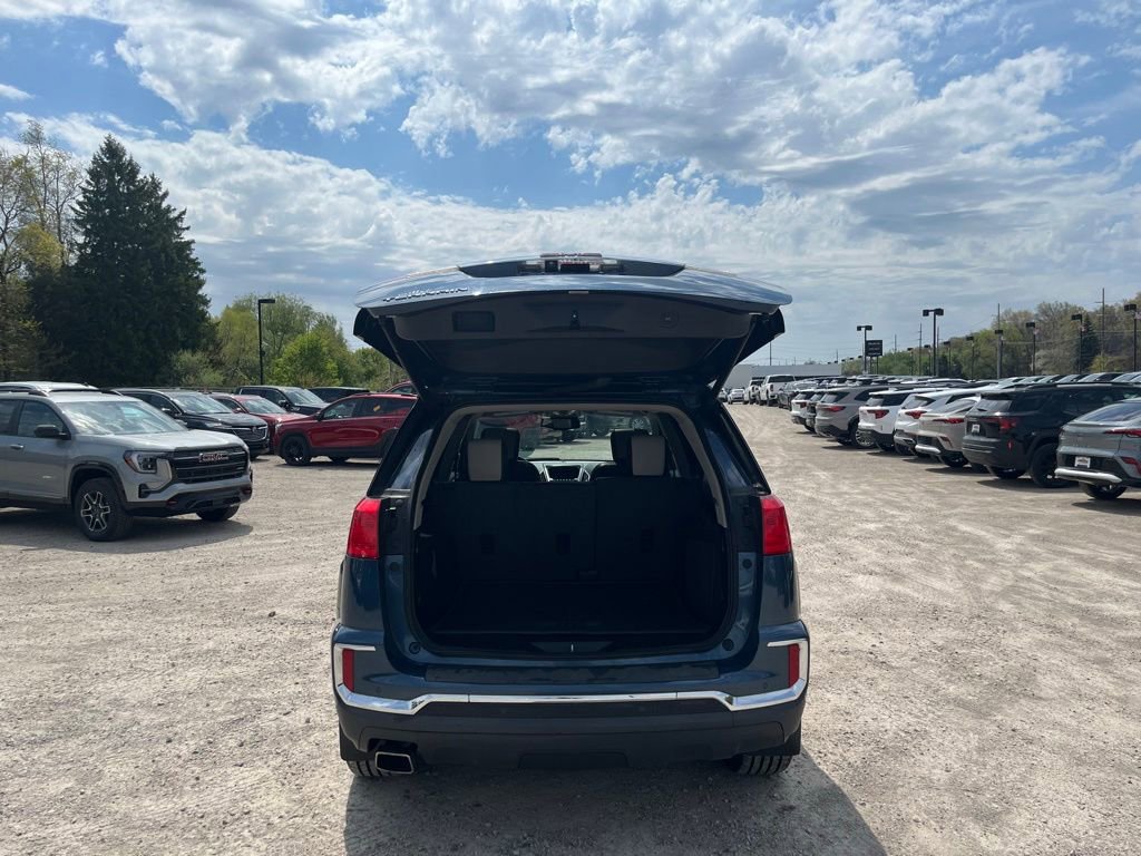Used 2017 GMC Terrain SLT w/ Open Road Package FWD image 8