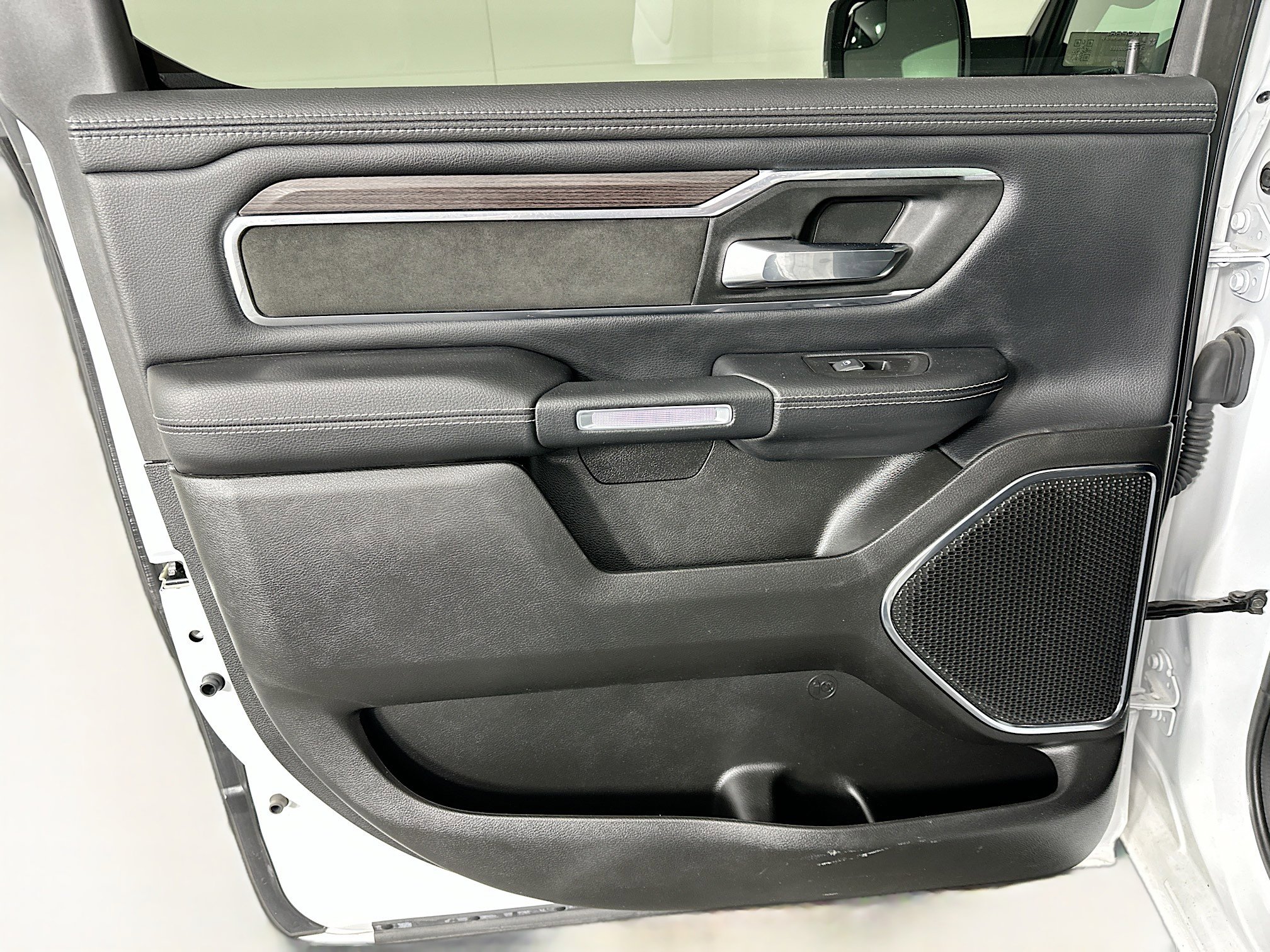 Used 2025 RAM 1500 Laramie image 26