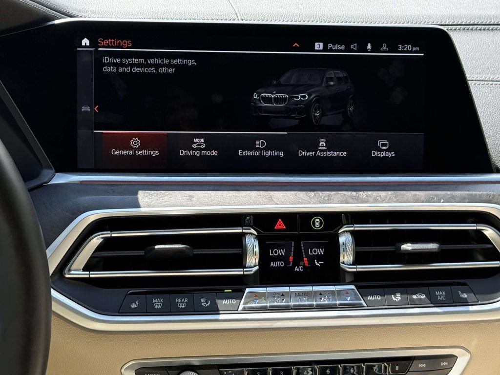 Used 2022 BMW X5 xDrive40i w/ M Sport Package AWD/4WD image 17