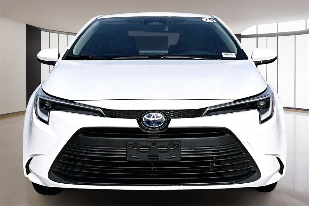 Used 2025 Toyota Corolla LE w/ LE Premium Package image 2