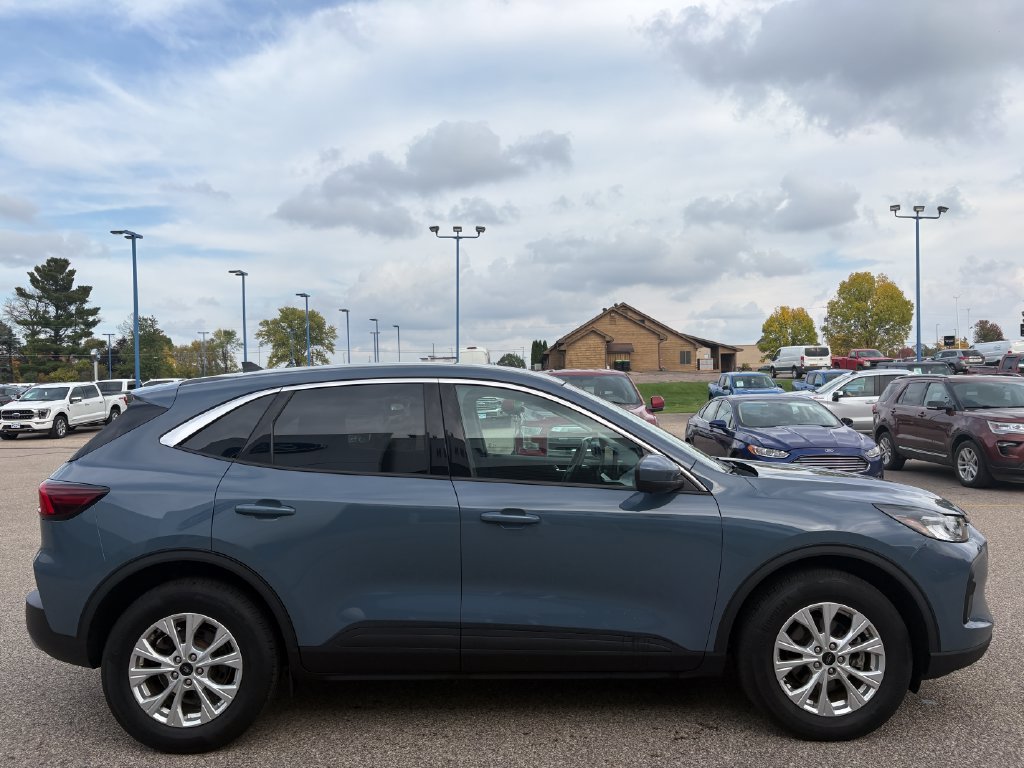 Used 2023 Ford Escape Active w/ Tech Pack #2 AWD/4WD image 6