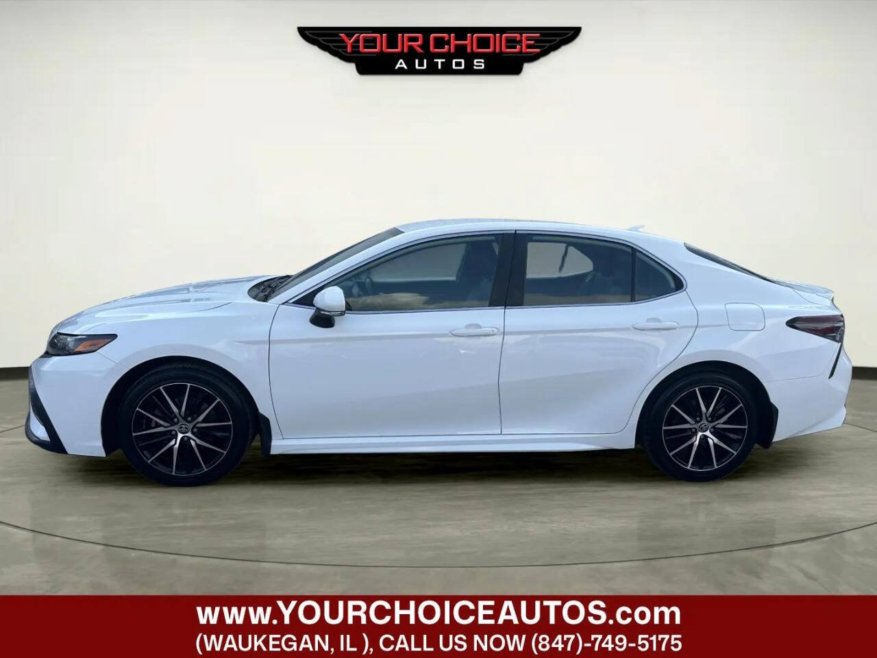 Used 2022 Toyota Camry SE FWD image 2