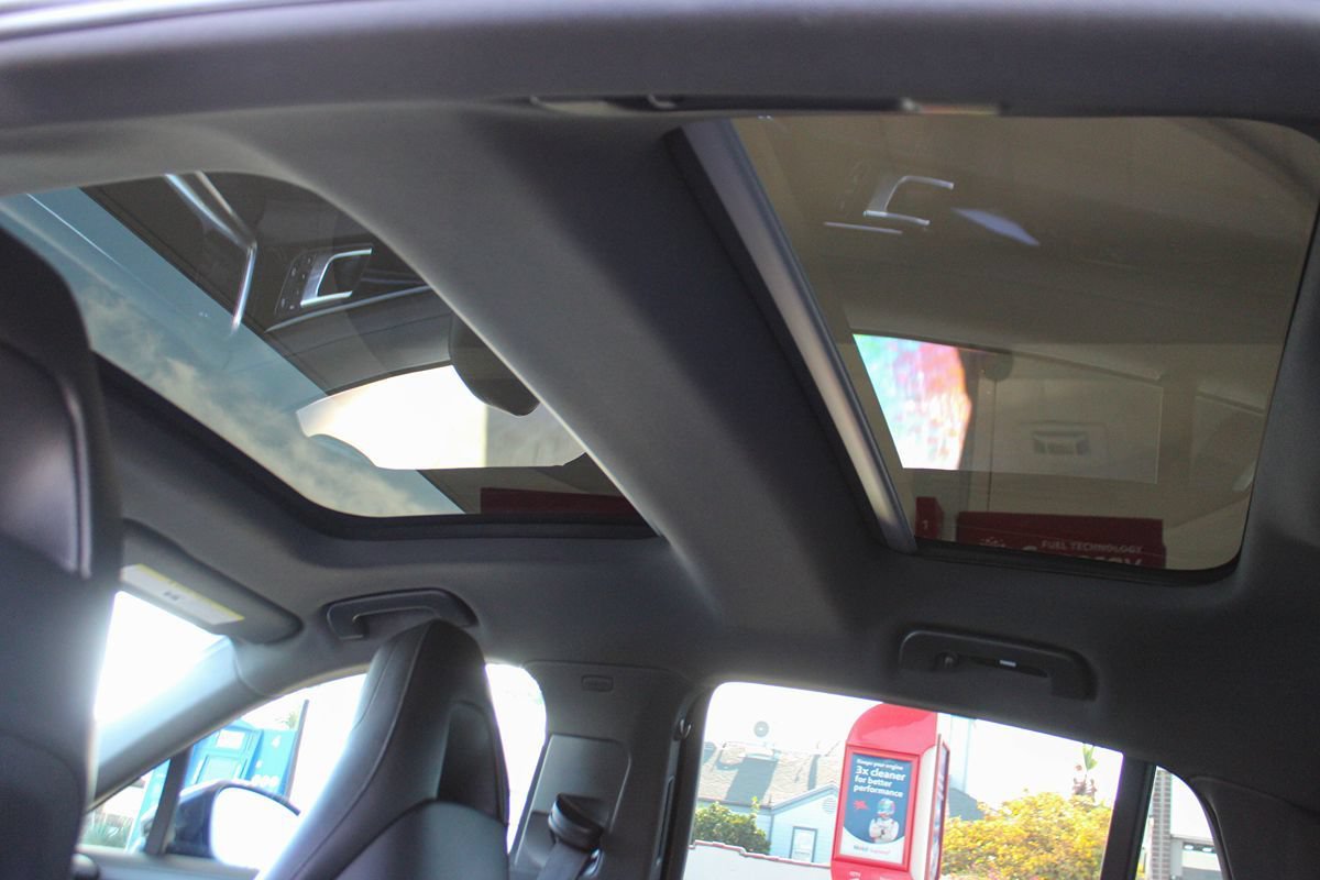 Used 2019 Porsche Panamera 4 AWD/4WD image 34