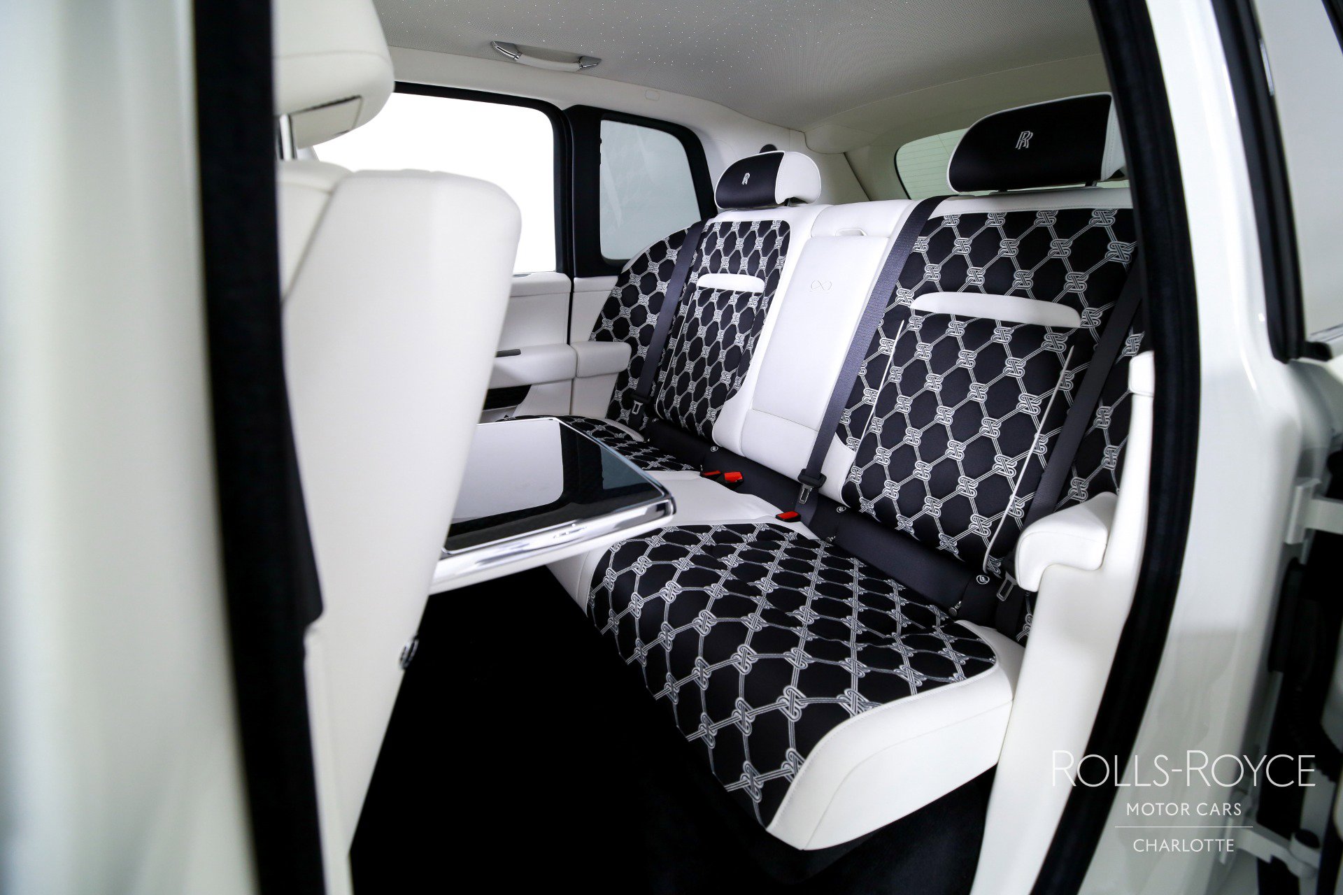 New 2026 Rolls-Royce Cullinan Black Badge image 19