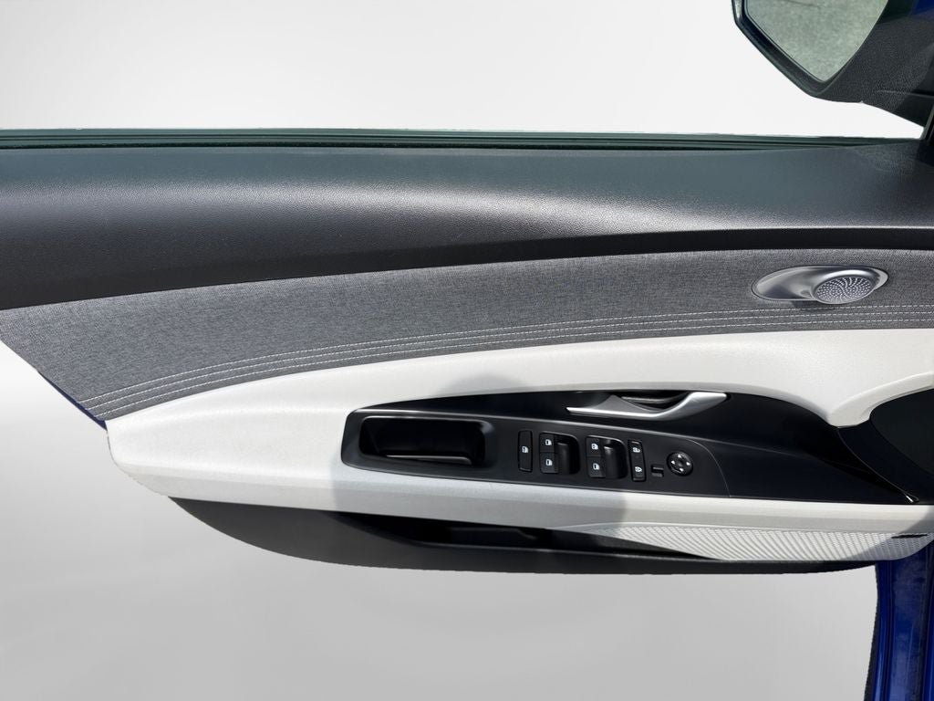 Used 2024 Hyundai Elantra Limited FWD image 17