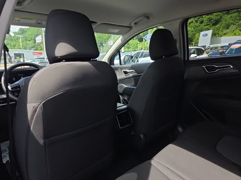 Used 2025 Kia Sportage LX AWD/4WD image 19
