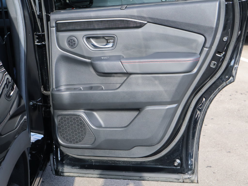 Certified 2025 Honda Pilot Black Edition image 15