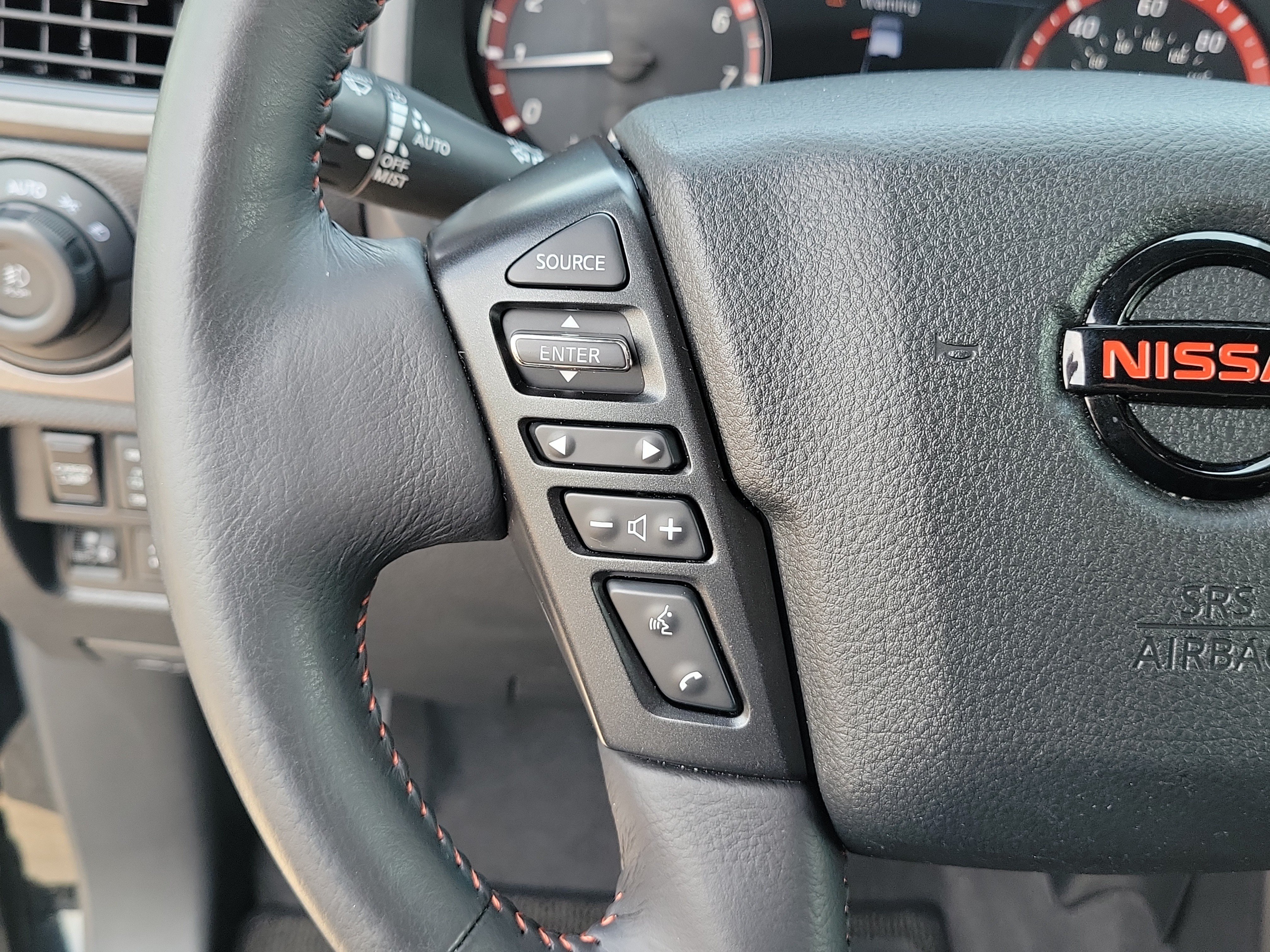 Used 2022 Nissan Titan PRO-4X w/ Pro-4x Convenience Package AWD/4WD image 22