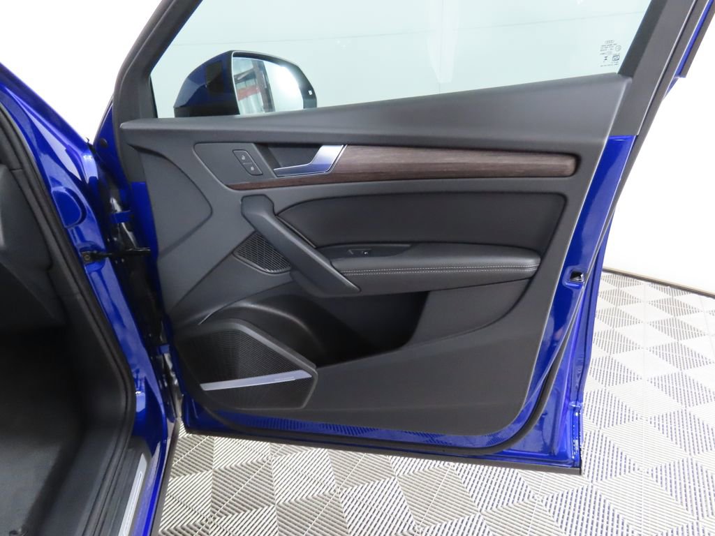 Used 2025 Audi Q5 e Premium Plus w/ Premium Plus Package image 27