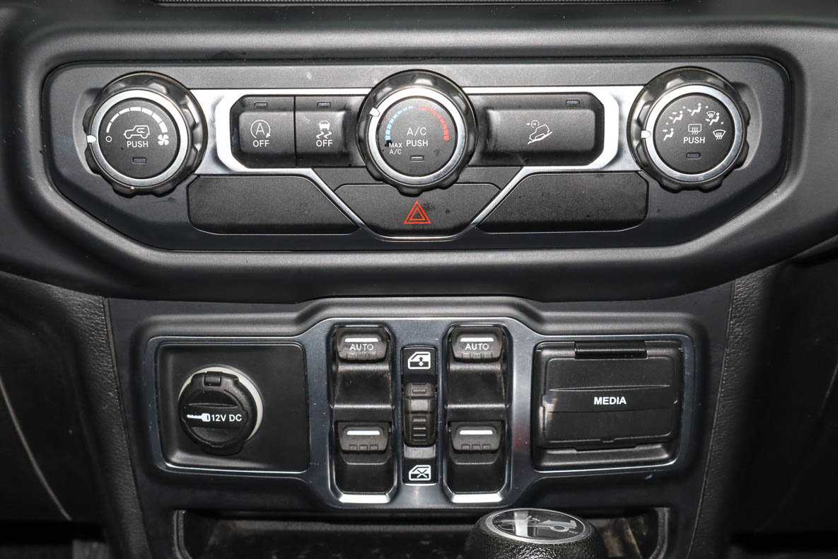 Used 2018 Jeep Wrangler Unlimited Sport S image 11