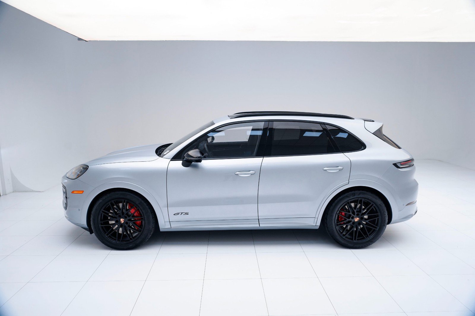 New 2026 Porsche Cayenne GTS image 8
