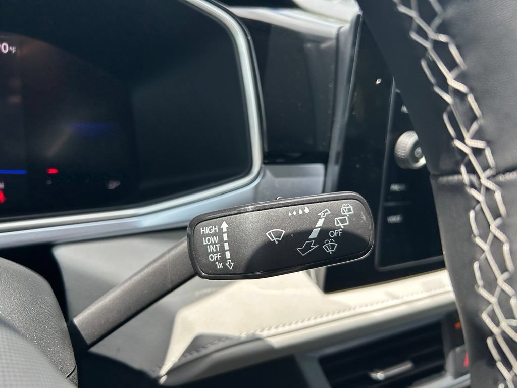 New 2026 Volkswagen Taos SE FWD image 23