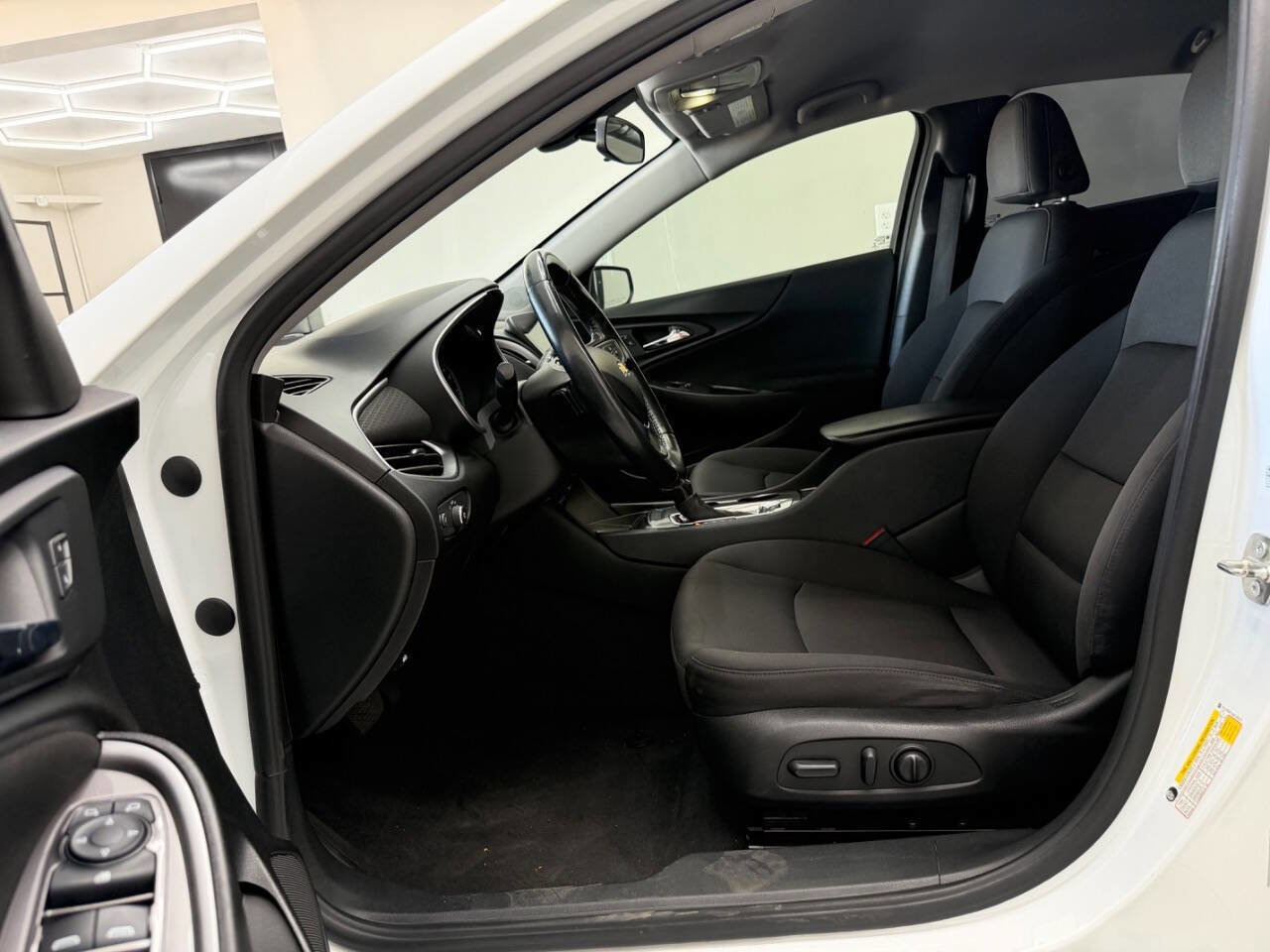 Used 2022 Chevrolet Malibu RS FWD image 14